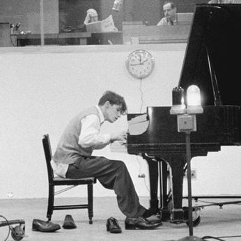 美しき奇士、バッハの斬新な演奏で世界を魅了した天才、グレン・グールド