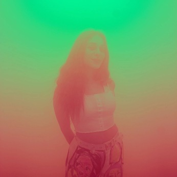 〜 銀河で泳ぐ人魚 〜 古代の魅力を吹き込む冒険的な女性DJ  GIGI FM　