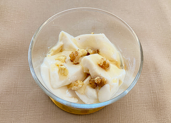 今回ご紹介するのはSilk Da Monde Premium〜 ヨーグルト？ゼリー？いえいえ、これ、お豆腐です。そういえば、25年前、湯葉と豆腐造りを実践勉強してました。