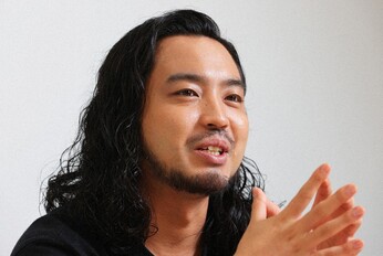 ページめくればビート鳴る、言葉の刃で心刺す、 これがR-指定のリリック、二冊の書...