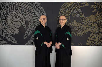 紋章上絵師 波戸場承龍さん・耀次さん