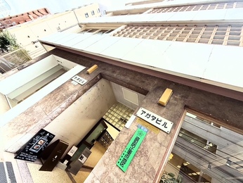 馬喰町 アート、モノ、ヒト...さらに不思議！？：）が集まる雑居ビル 「アガタ竹澤ビル」